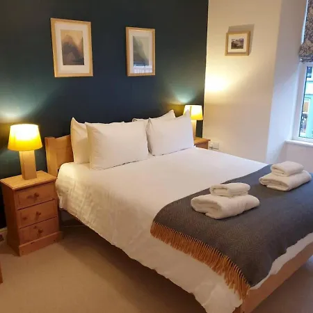 Holmdale - * Ambleside