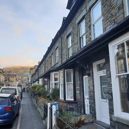 Holmdale - * Ambleside